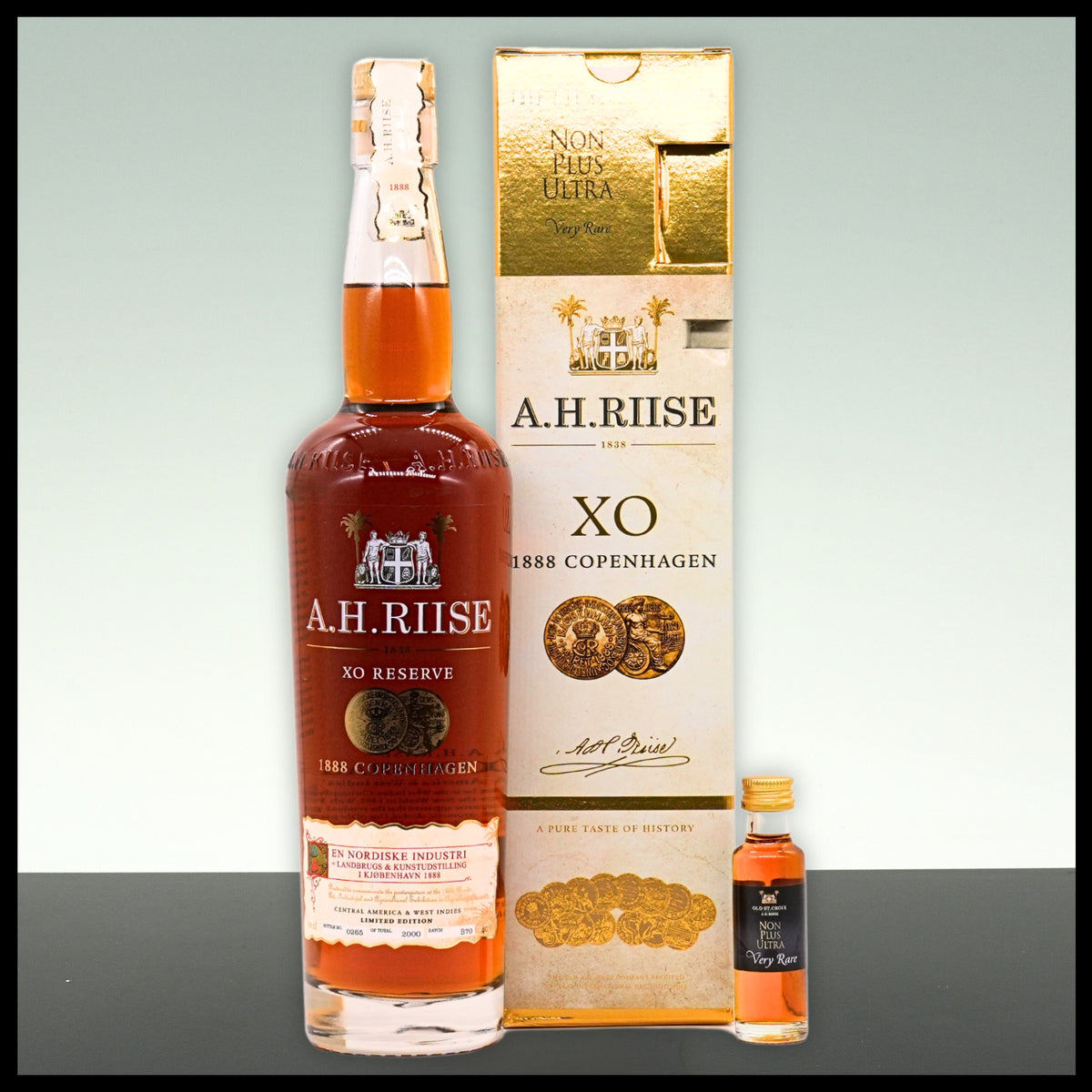 A.H. Riise 1888 Copenhagen Gold Medal mit 0,02L A.H. Riise Very Rare Miniatur 0,7L - 40% Vol. - Trinklusiv