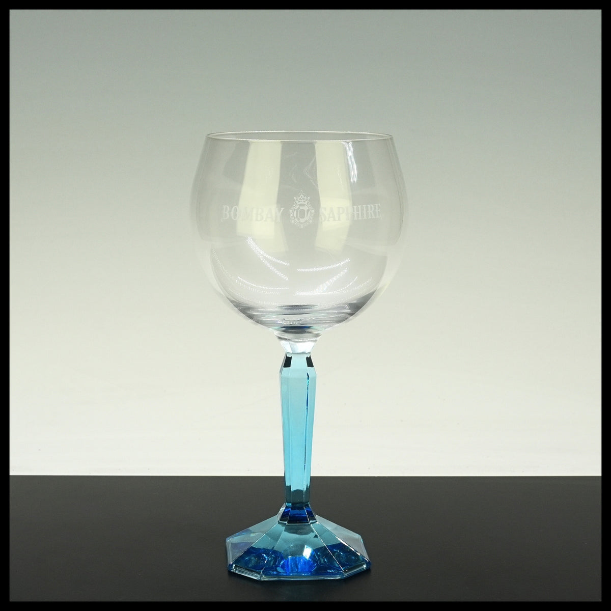 Bombay Sapphire Gin Glas mit Stiel - Trinklusiv
