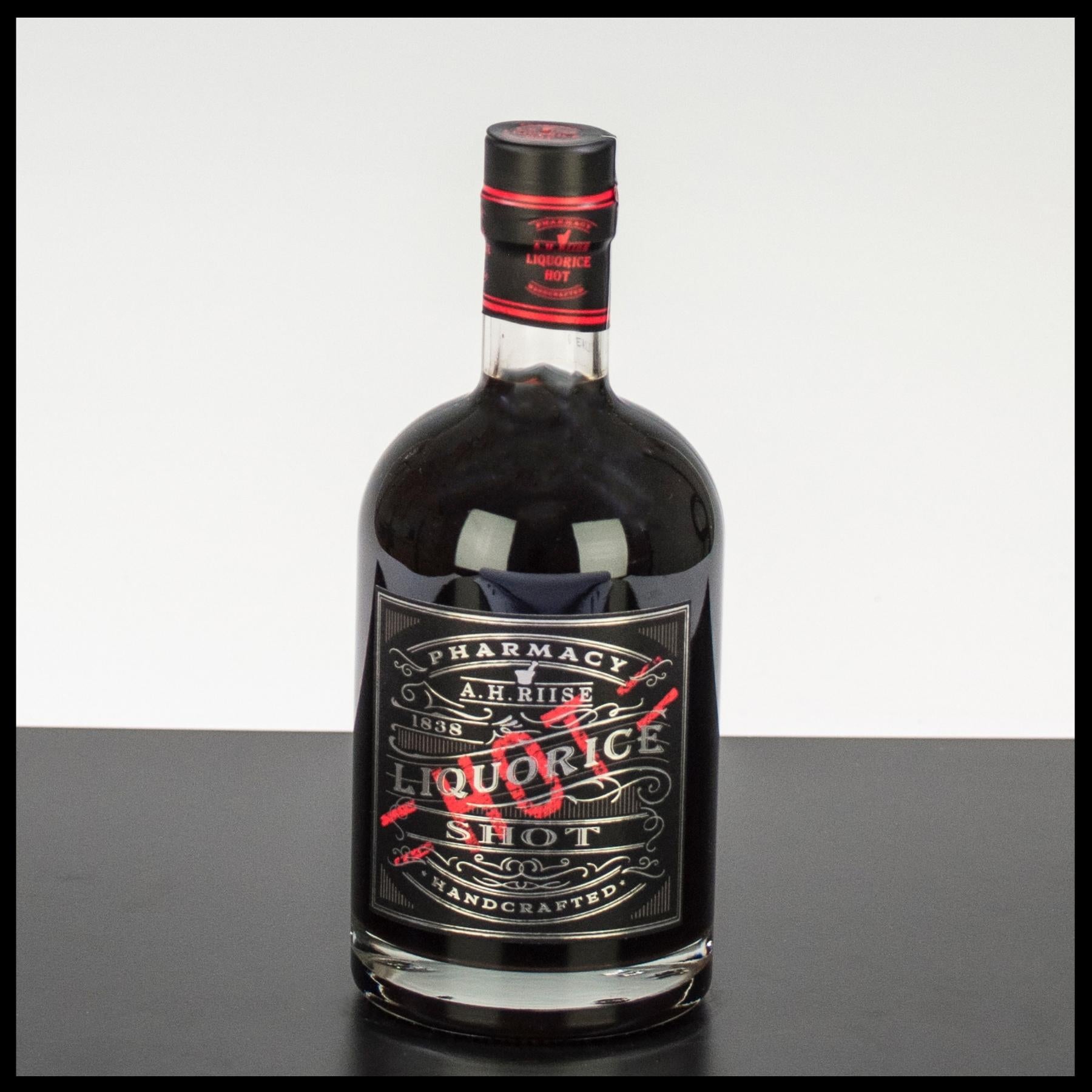 AH Riise Pharmacy - Liquorice Hot Shot 18° - ancienne bouteille - Rhum  Attitude