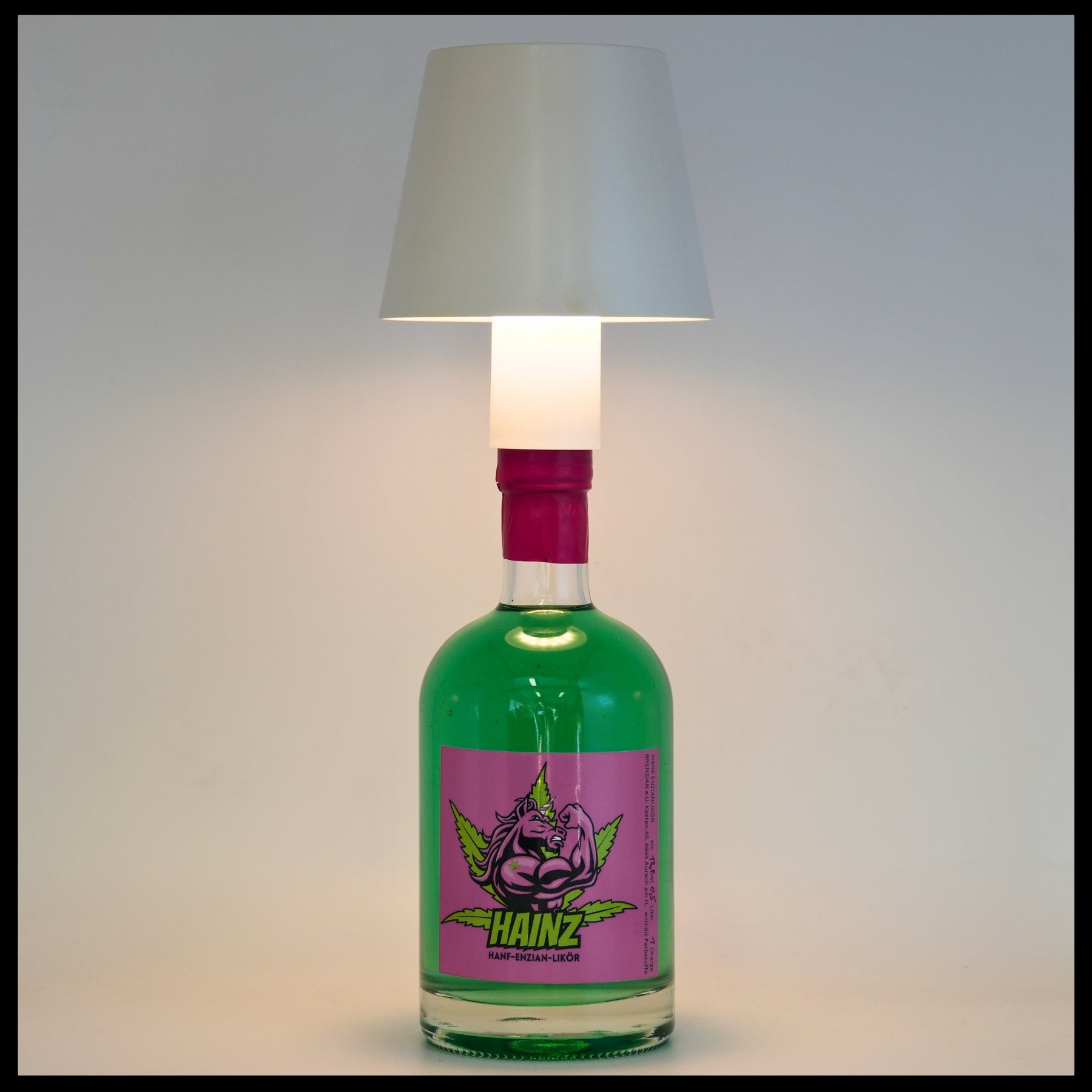 Hainz "Hanf-Enzian" Likör mit Flaschenlampe 0,5L - 18,9% Vol.