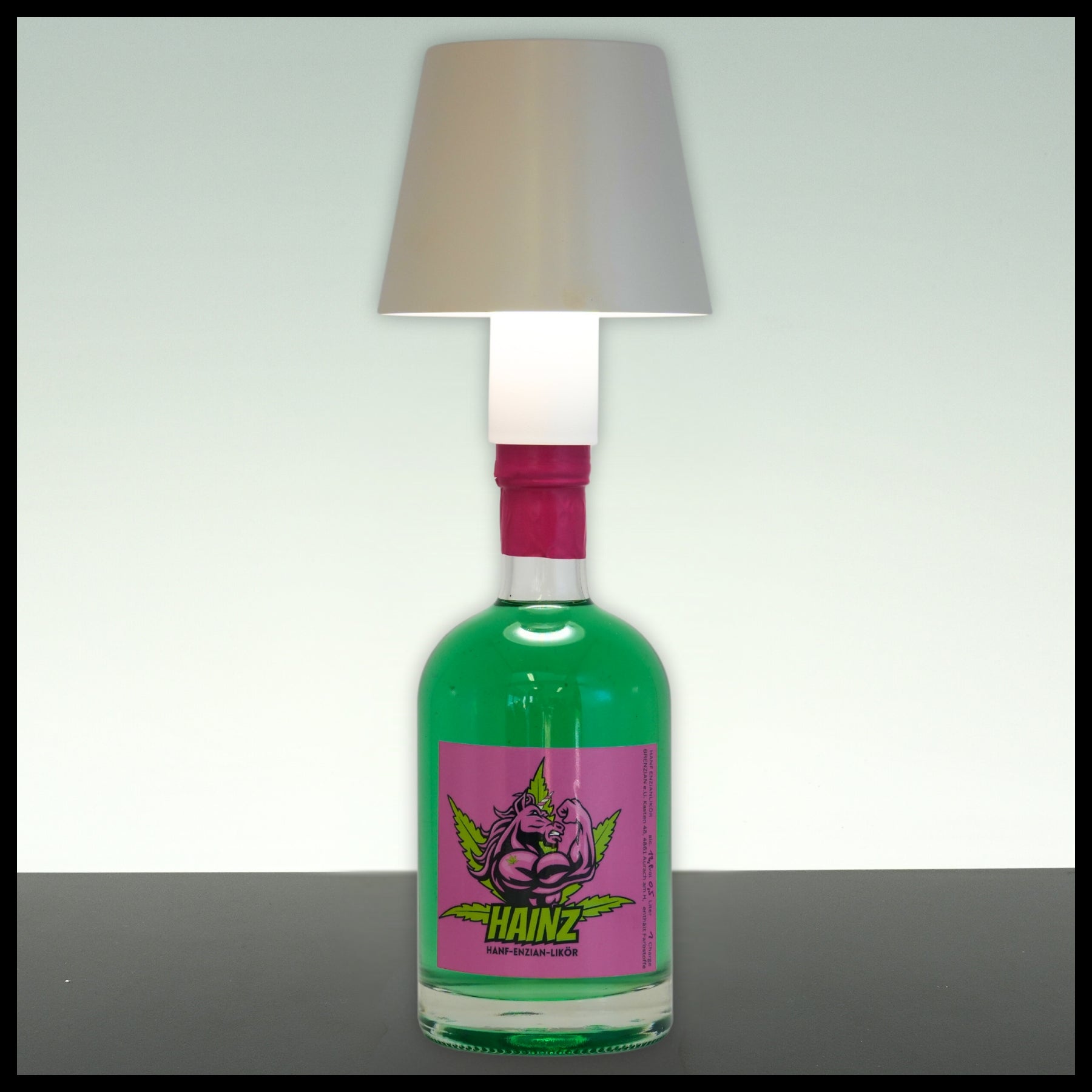 Hainz "Hanf-Enzian" Likör mit Flaschenlampe 0,5L - 18,9% Vol.