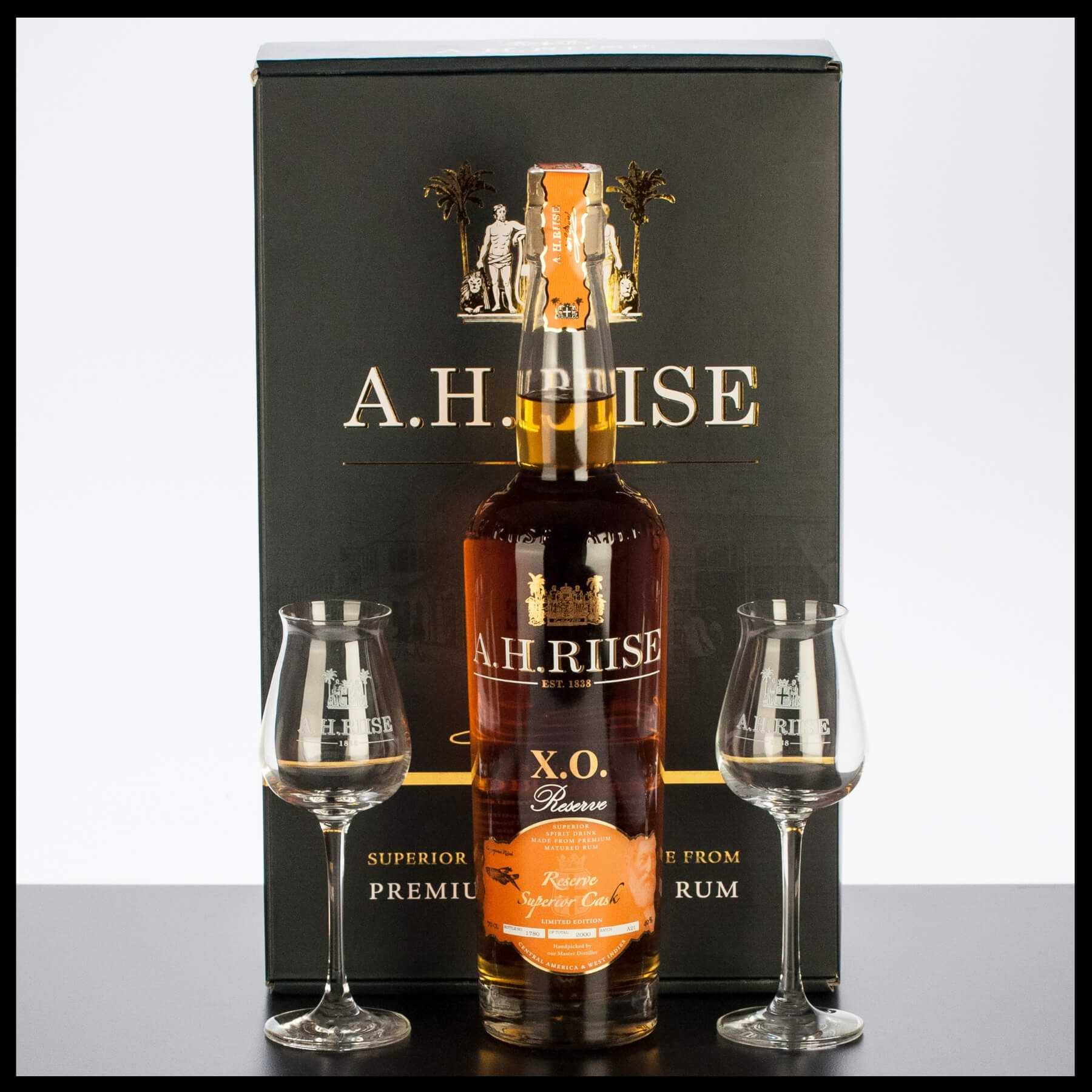 A.H. Riise XO Reserve Superior Cask Rum Geschenkbox mit 2 Gläsern 0,7L - 40% Vol. - Trinklusiv