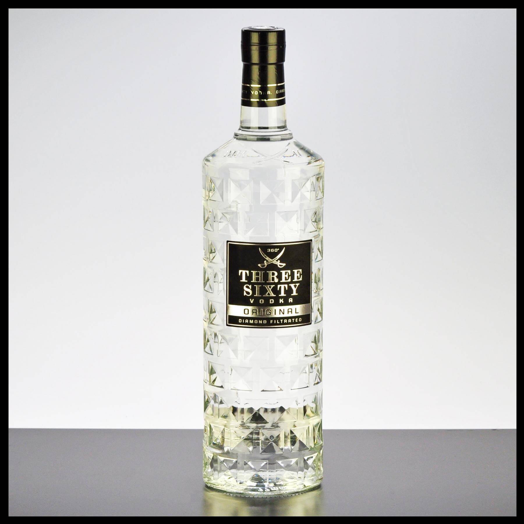 Three Sixty Vodka 0,7L - 37,5% Vol. - Trinklusiv